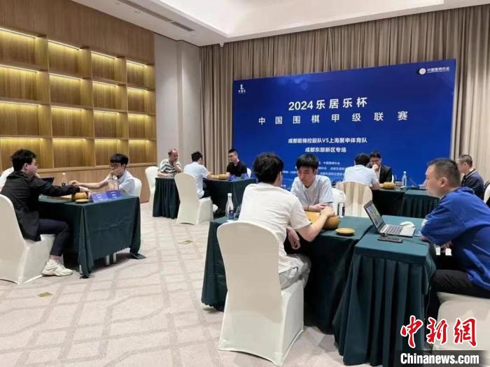 成都懿锦控股队实现四连胜领跑围甲联赛，展现