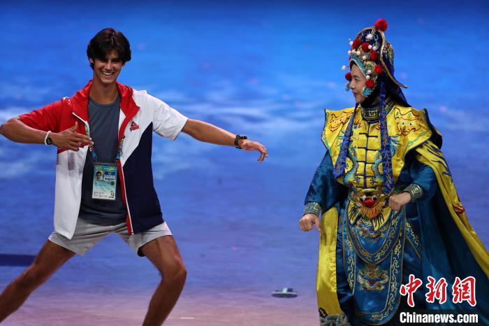 成都大运会联欢会：多元文明交融点燃青春对话