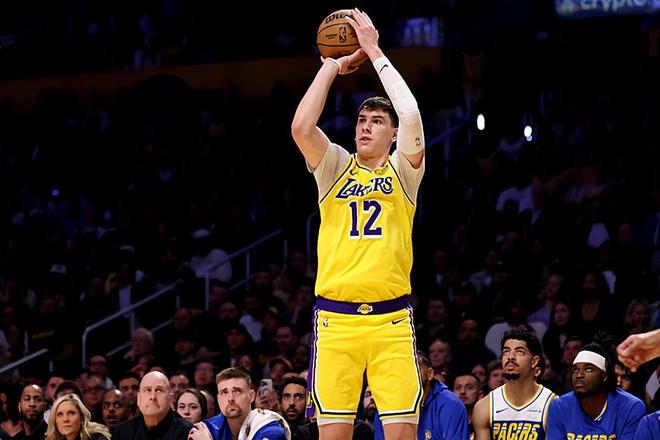 湖人双杀火箭豪取7连胜 拉拉维亚惊艳表现助队登