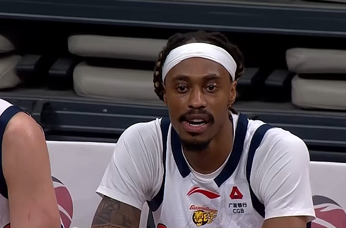 广东队总经理朱芳雨与杜锋就麦考尔去留分歧引