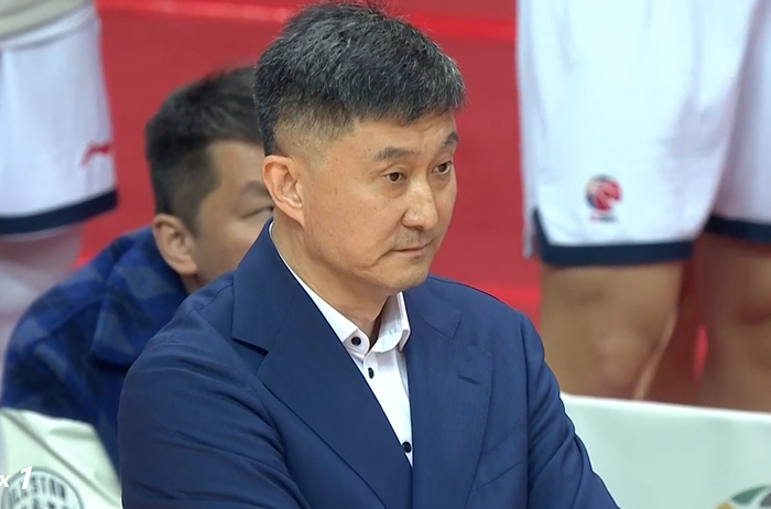 广东队总经理朱芳雨与杜锋就麦考尔去留分歧引