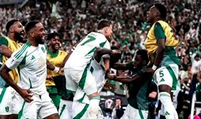 沙特豪门对决日本劲旅 金元足球与团队战术巅峰