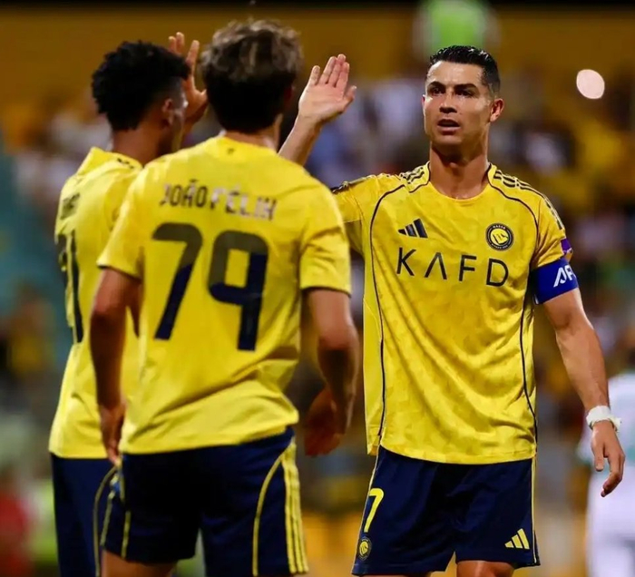 沙特豪门对决日本劲旅 金元足球与团队战术巅峰