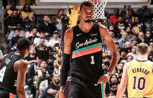 马刺近15场14胜登顶西部第二 防守效率冠绝联盟